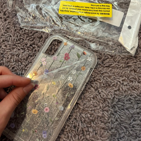 NWT iPhone XR Phone Cases and Screen Protector - Picture 4 of 5